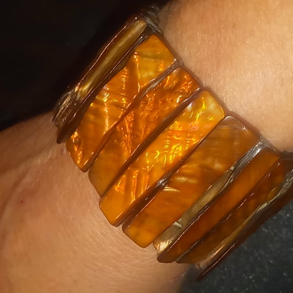 Brassy gold Multi faceted color died abalone shell expanded bracelet - Picture 2 of 7